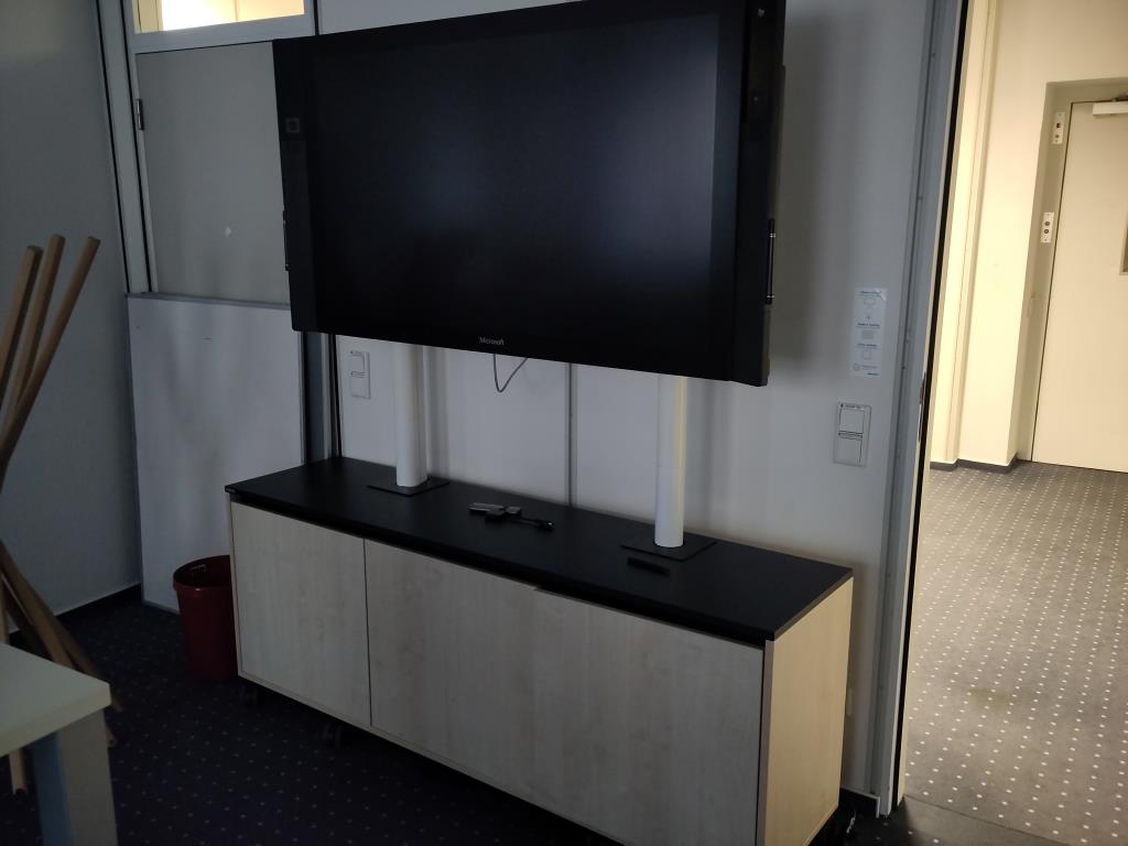 Used Microsoft Surface Hub 55" (V1) 1 Posten Microsoft Surface Hub 55" for Sale (Auction Premium) | NetBid Slovenija