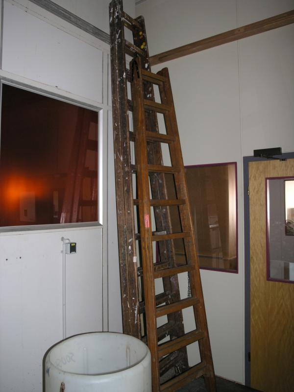 Used 2 Wooden Ladders For Sale Online Auction NetBid Industrial   V10995 291 1 