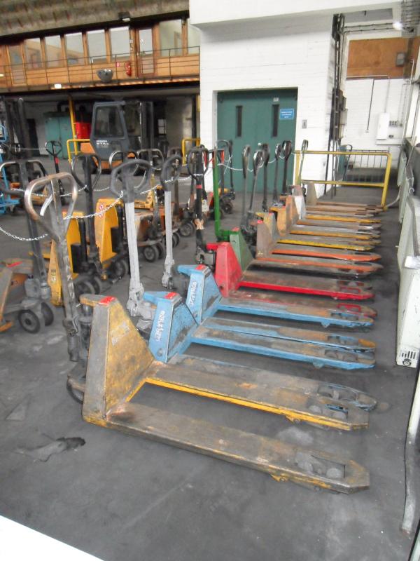 3 hand fork lifts (Auction Premium) | NetBid ?eská republika