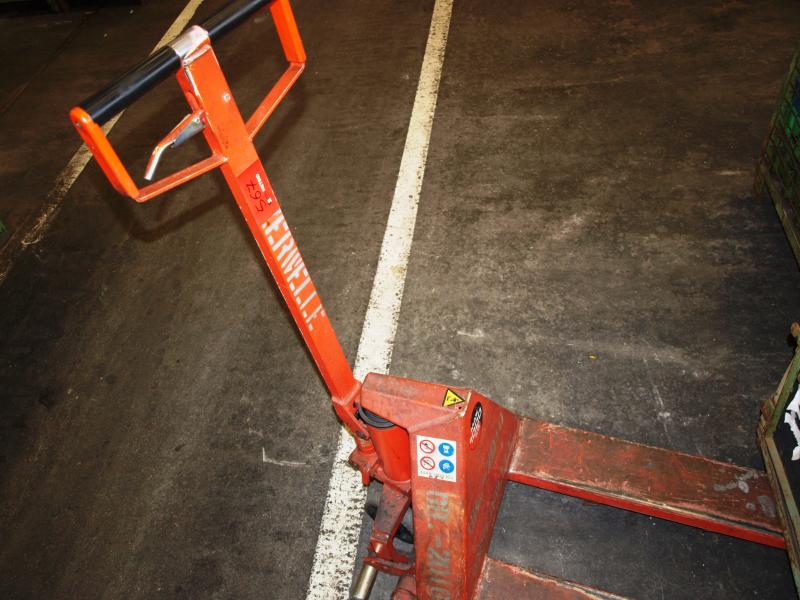 Used scissor lift trolley for Sale (Online Auction) | NetBid Industrial Auctions