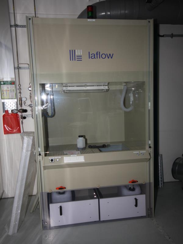 Laflow fume cupboard (No. 12629-1205/1) (Trading Premium) | NetBid ?eská republika