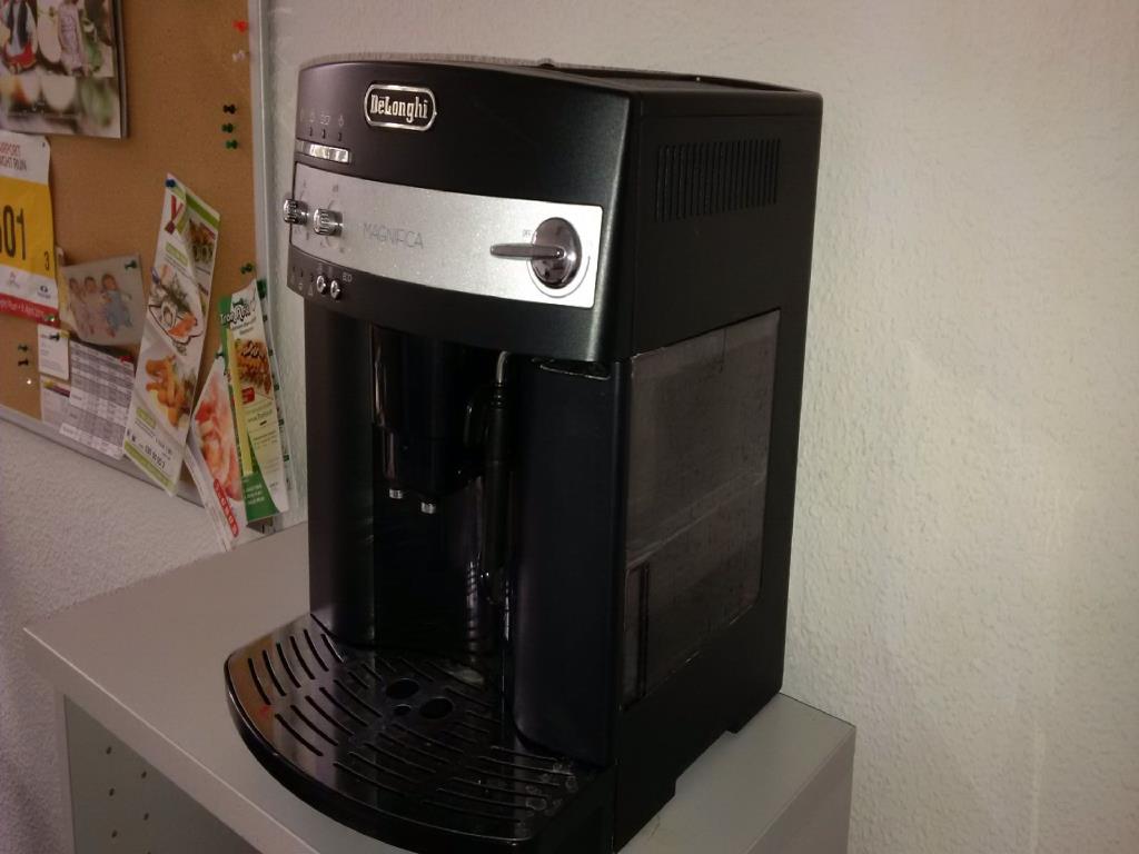 Used DeLonghi ESAM 3000 ESAM 3200 Fully automatic coffee machine