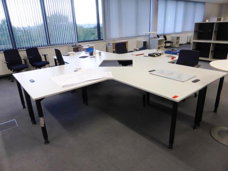 4 angular desk combinations (Auction Premium) | NetBid ?eská republika