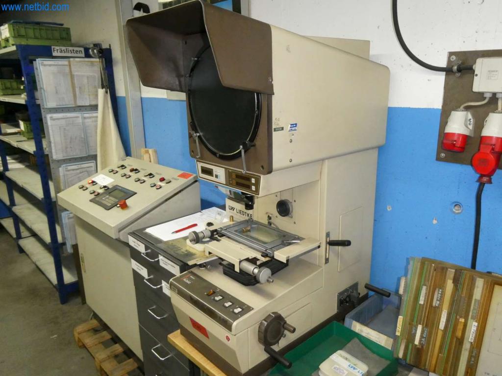 Used Mitutoyo PJ300 Profile projector for Sale (Trading Premium) | NetBid Industrial Auctions