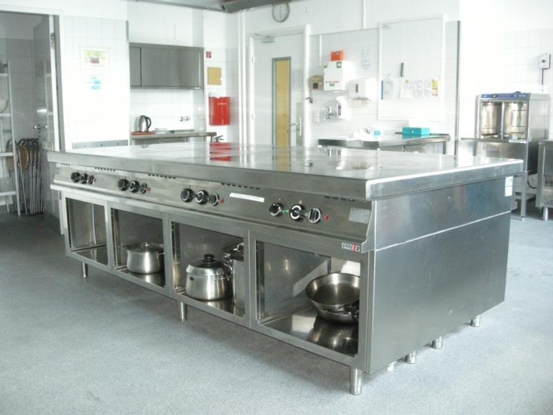 ERRE 2 (Italien) PFS cooking block with 8 ceramic hobs + ceiling dome (Trading Premium) | NetBid ?eská republika