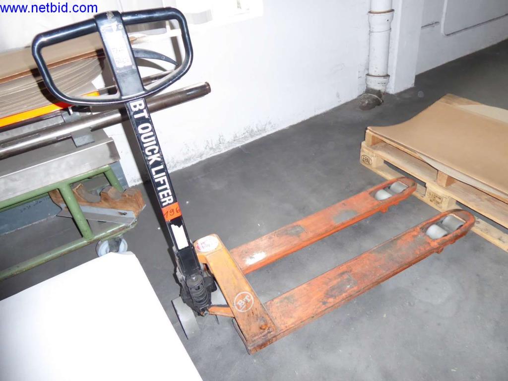 Used BT LHM 230 Pallet truck for Sale (Auction Premium) | NetBid Industrial Auctions