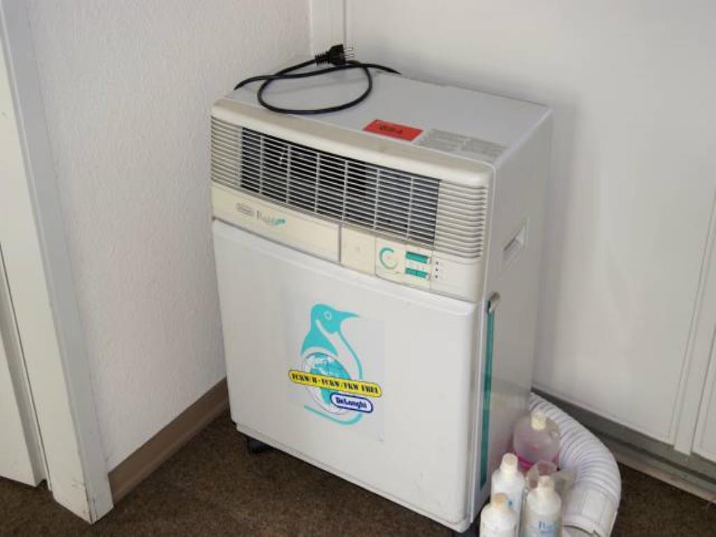 Used Delonghi Pinguino Classic AC unit for Sale Trading Premium