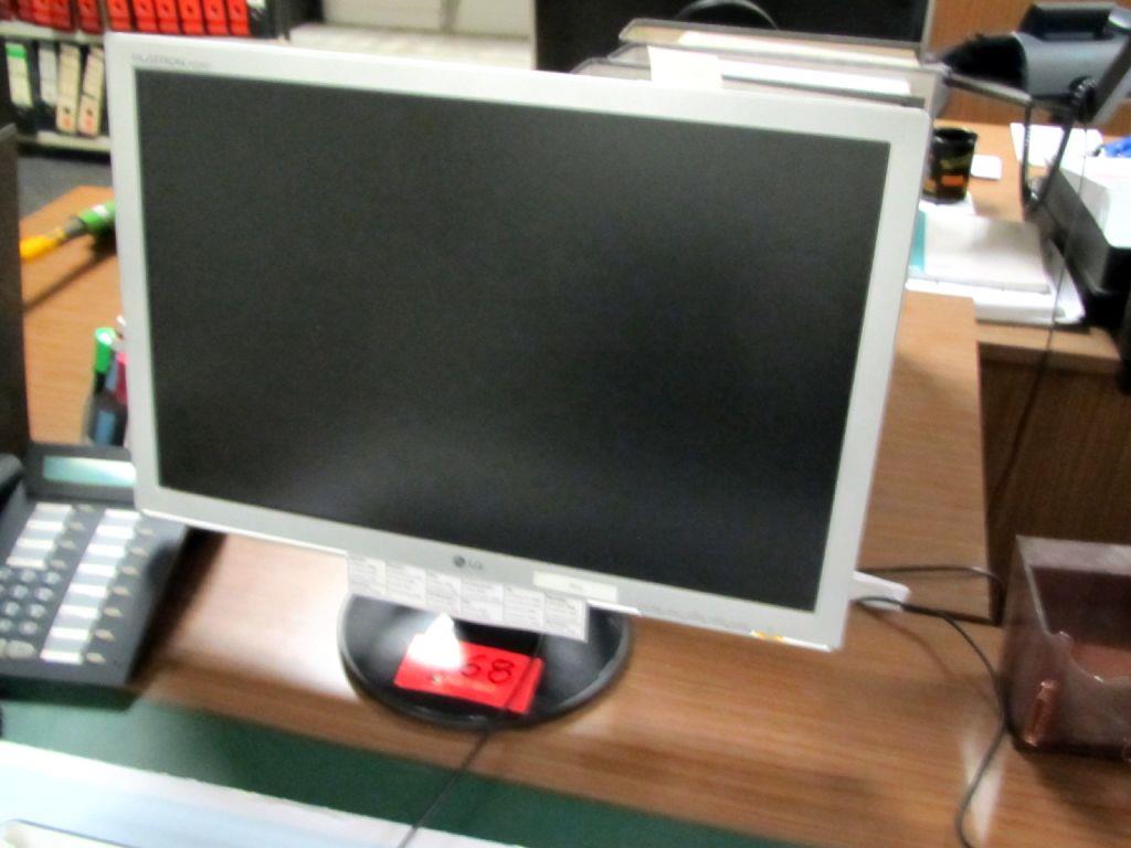 22" monitor TFT (Online Auction) | NetBid ?eská republika