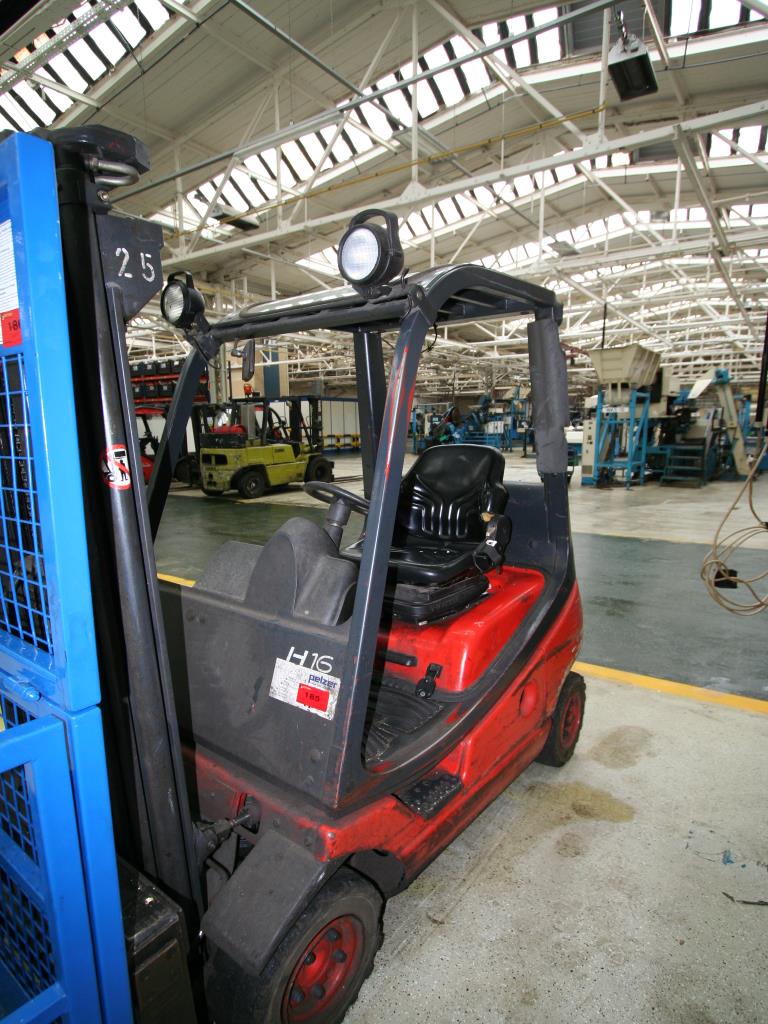 Used Linde H16 T2 gas-powered forklift truck for Sale (Online Auction) | NetBid Industrial Auctions