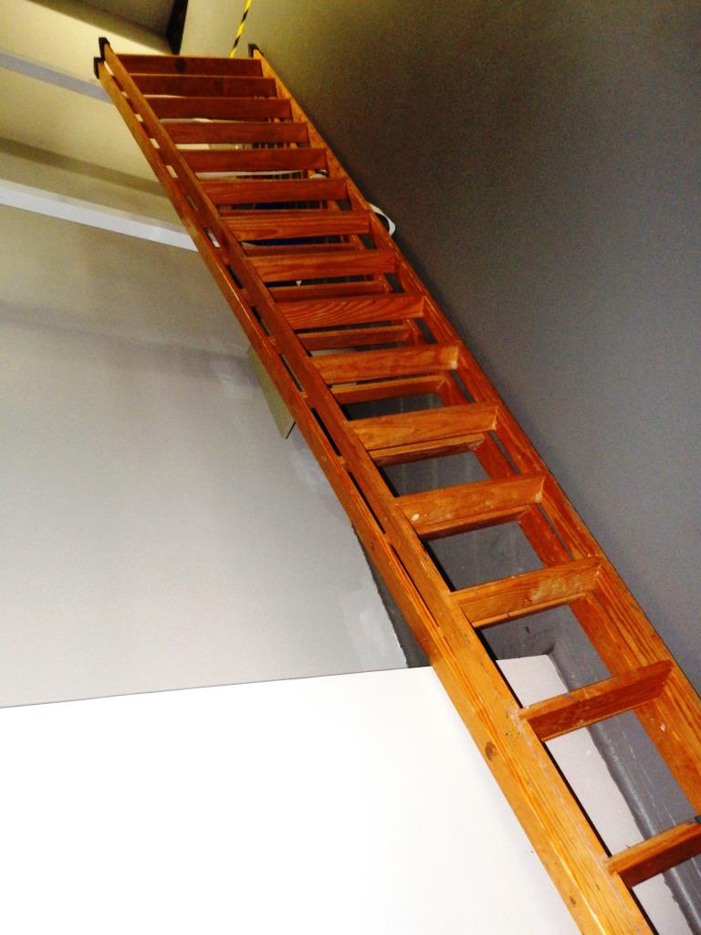 Escalera Madera (Trading Premium) | NetBid España