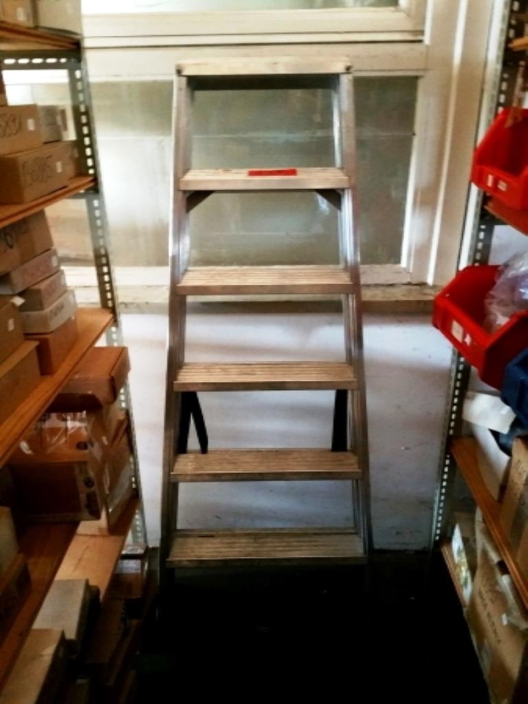 Used Aluminium folding ladder for Sale (Auction Premium) | NetBid Industrial Auctions