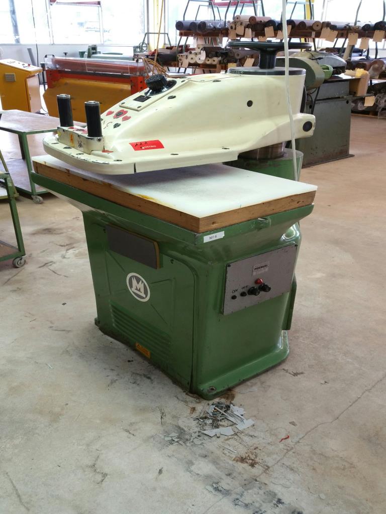 Used Moenus AG 1133 swivel arm punch for Sale (Auction Premium) | NetBid Industrial Auctions