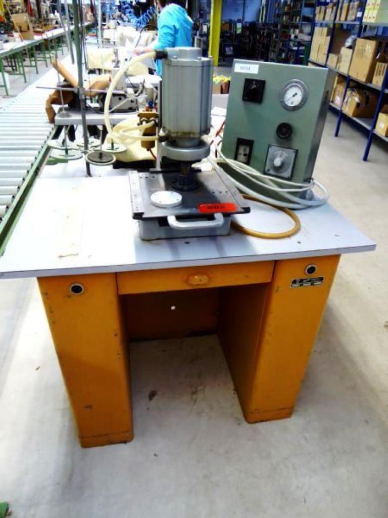 Used HDW 703P pneumatical press for Sale (Auction Premium) | NetBid Industrial Auctions