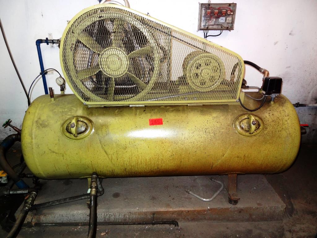 Used Kaeser Two-cylinder piston compressor for Sale (Auction Premium) | NetBid Industrial Auctions