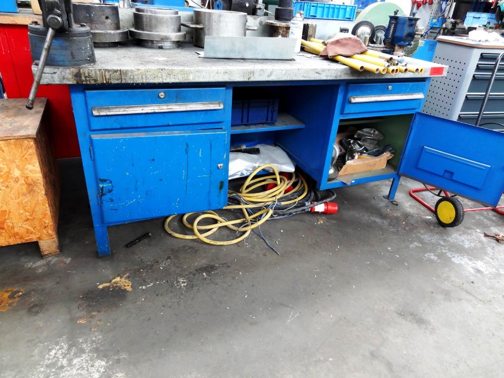 Used 4 Metal workbenches for Sale (Auction Premium) | NetBid Industrial Auctions