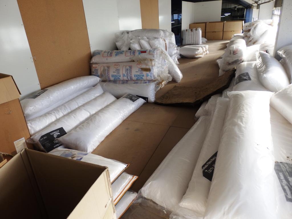 Used Batch of pillows and bed linen for Sale (Auction Premium) | NetBid Industrial Auctions