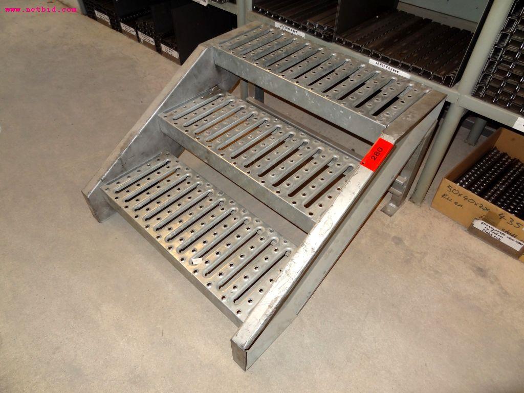 Used Metal step for Sale (Auction Premium) | NetBid Industrial Auctions