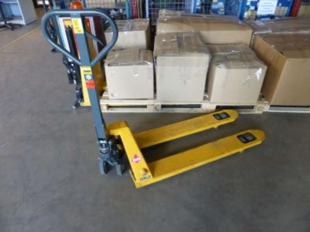 Used Jungheinrich pallet truck for Sale (Auction Premium) | NetBid Industrial Auctions