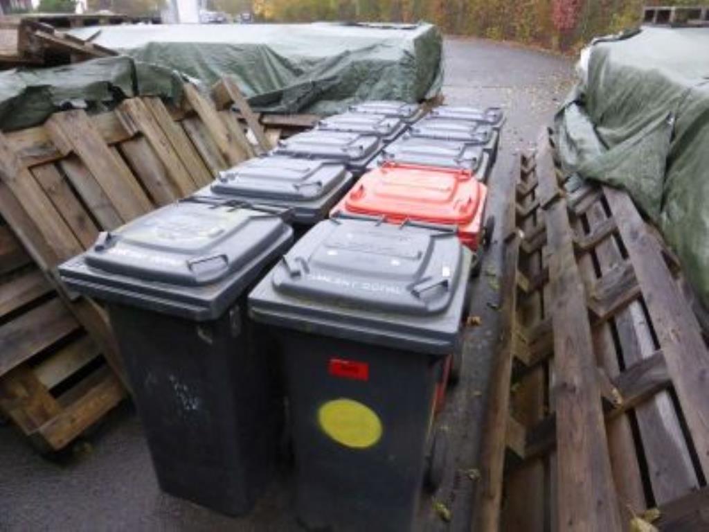 Used Schäfer 10 Plastic disposal containers for Sale (Online Auction) | NetBid Industrial Auctions