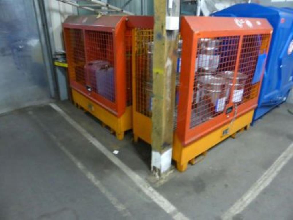 Used Bauer 2 Chemical transport containers for Sale (Trading Premium) | NetBid Industrial Auctions