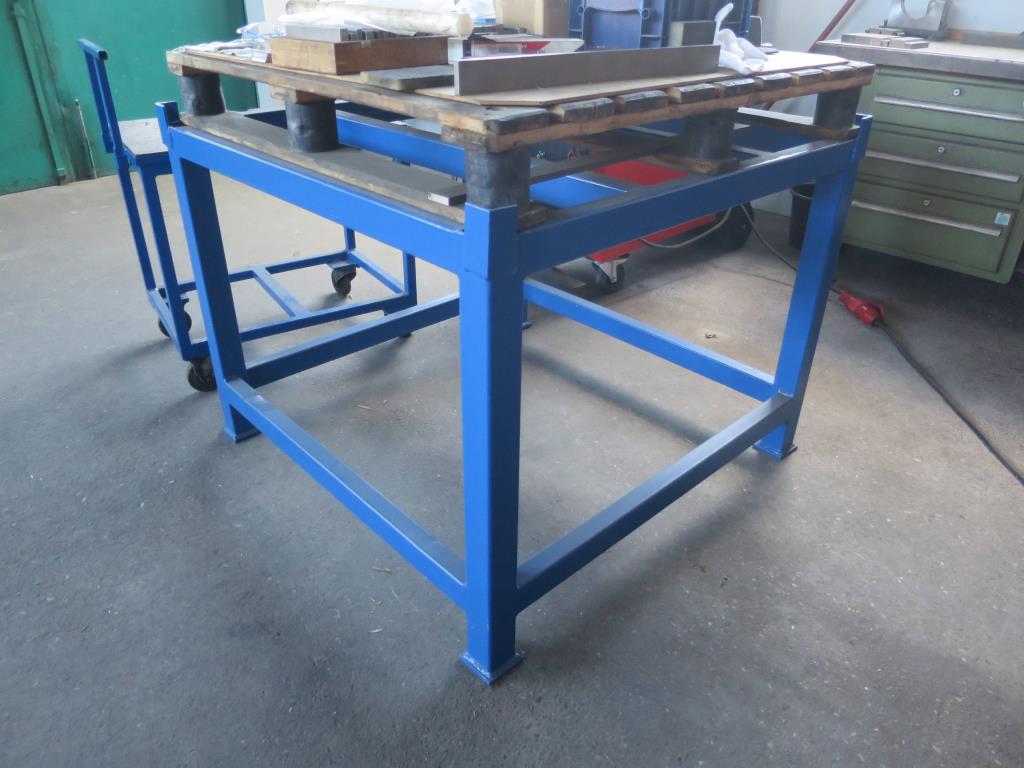 Used Heavy-duty assembly table for Sale (Auction Premium) | NetBid Industrial Auctions