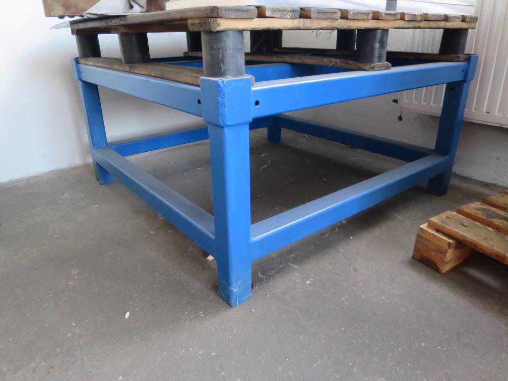 Used Heavy-duty assembly table for Sale (Auction Premium) | NetBid Industrial Auctions