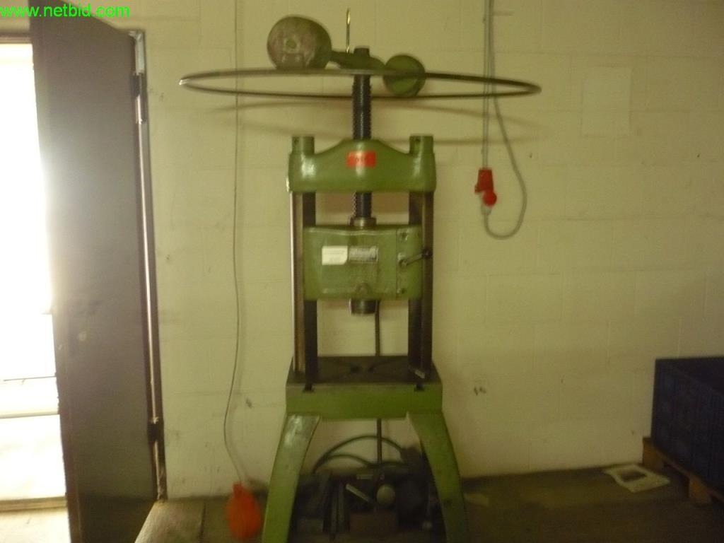 Used Grötzinger Screw press for Sale (Auction Premium) | NetBid Industrial Auctions