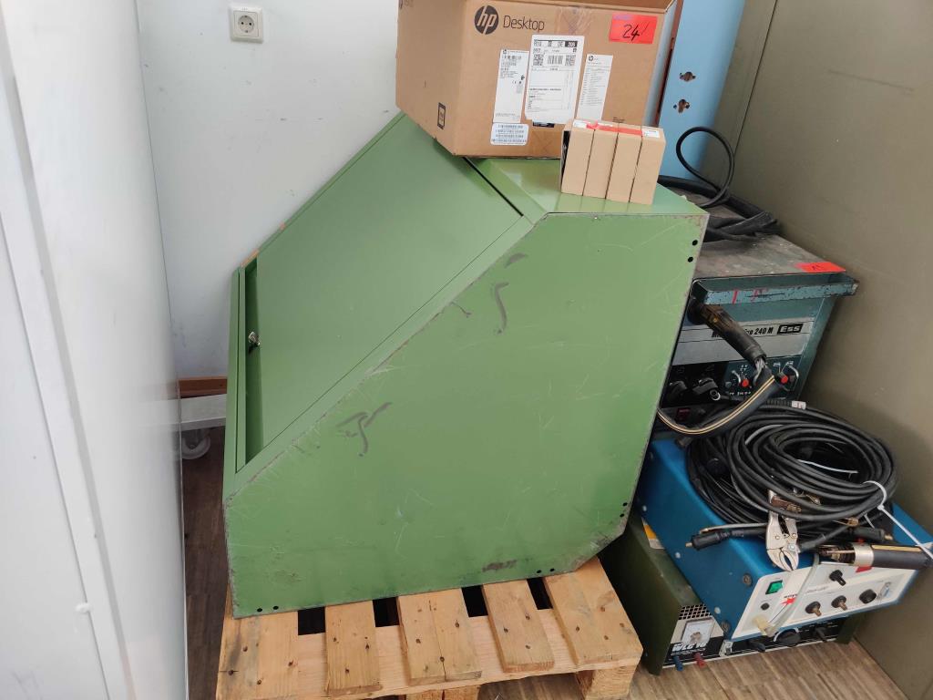 Used Workshop cabinet/ container for Sale (Auction Premium) | NetBid Industrial Auctions