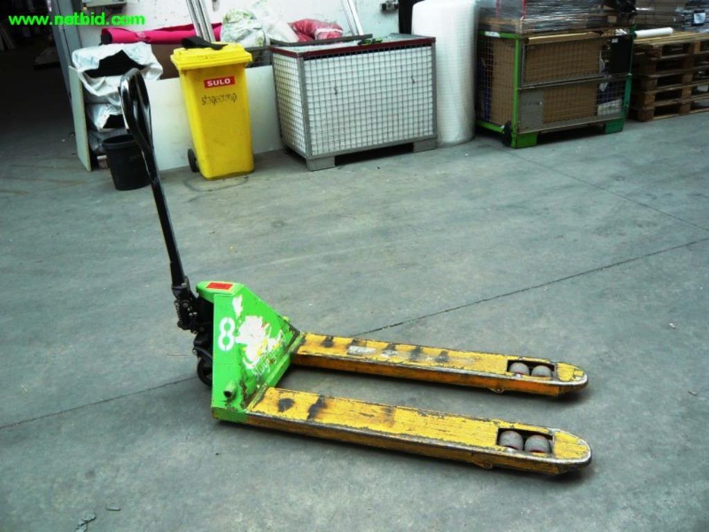 Used Pallet truck (8) for Sale (Auction Premium) | NetBid Industrial Auctions