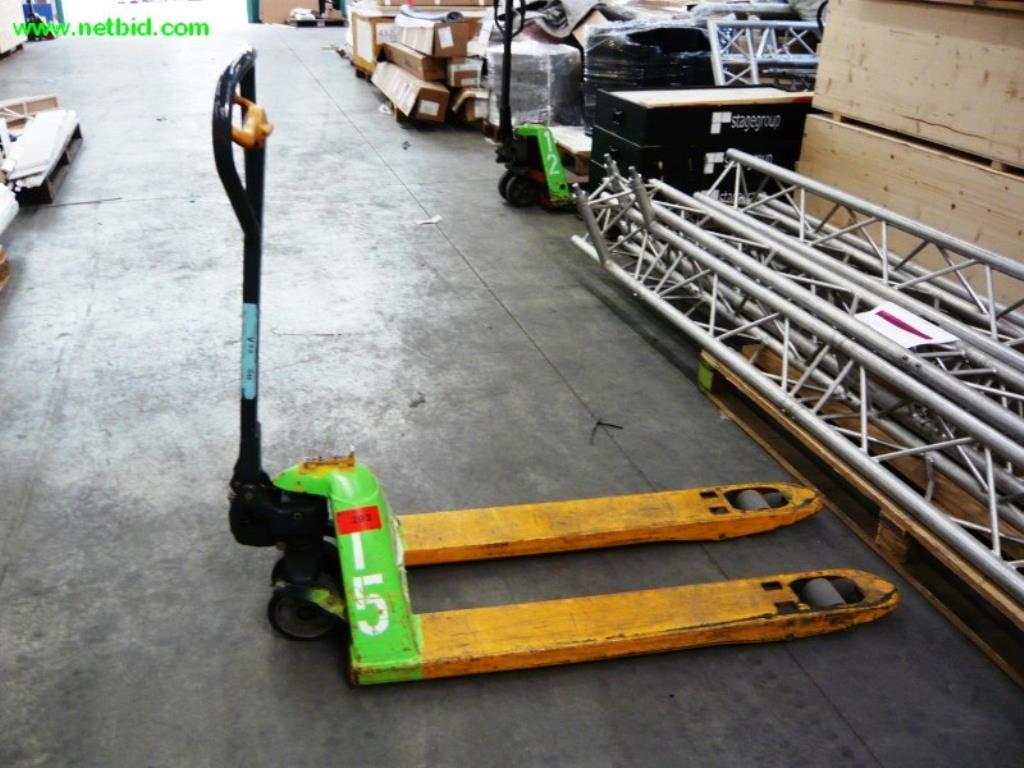 Used Pallet truck (15) for Sale (Auction Premium) | NetBid Industrial Auctions