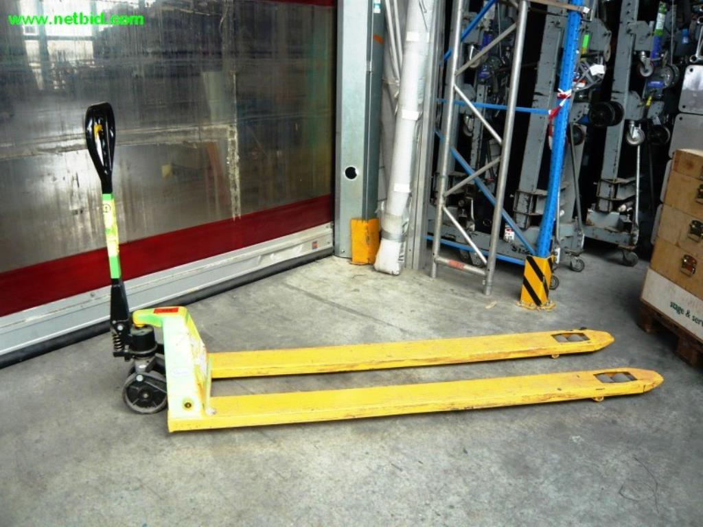 Used OSE2500 Pallet truck (40) for Sale (Auction Premium) | NetBid Industrial Auctions