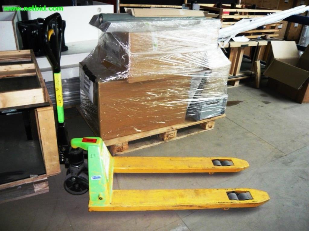 Used Pallet truck (19) for Sale (Auction Premium) | NetBid Industrial Auctions