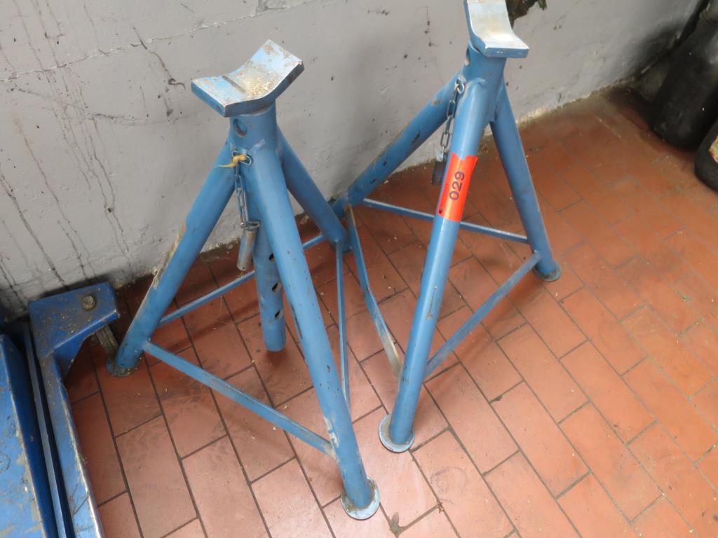 Used 2 Tripod support stands for Sale (Auction Premium) | NetBid Industrial Auctions