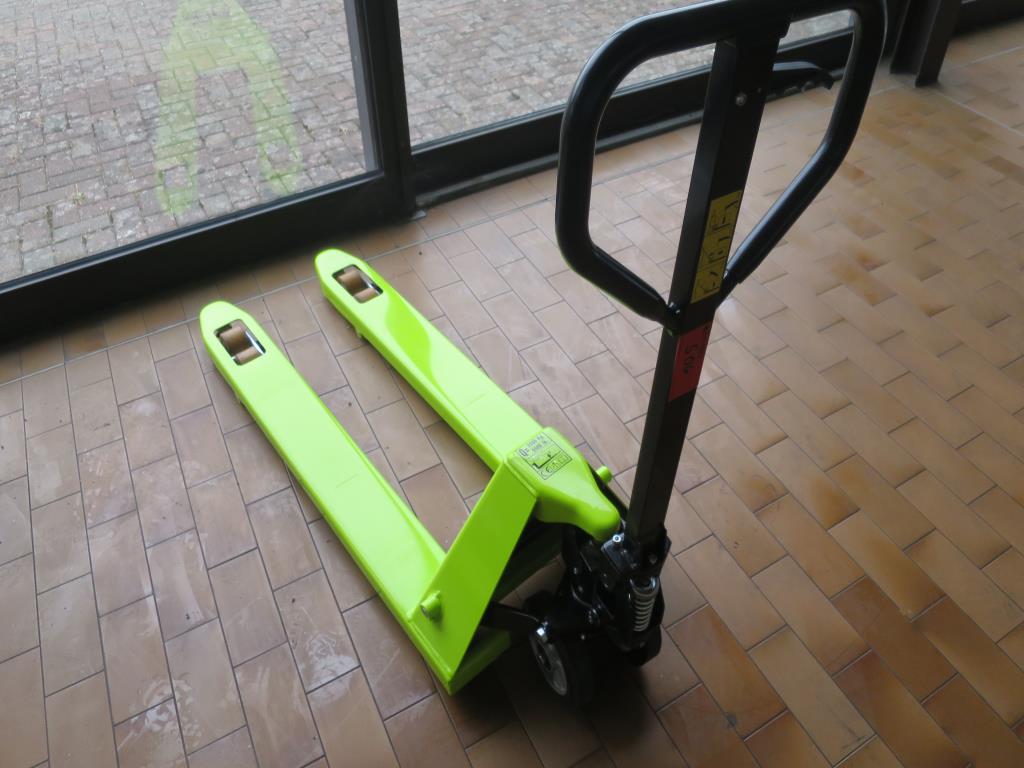 Used Pramac Q-Lifter Hand pallet truck for Sale (Auction Premium) | NetBid Industrial Auctions