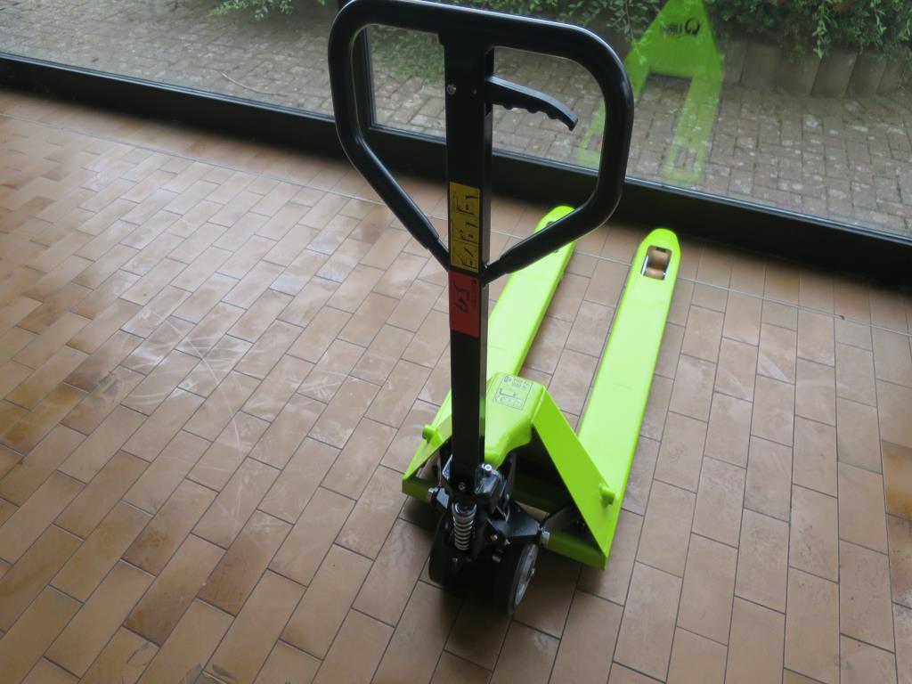 Used Pramac Q-Lifter Hand pallet truck for Sale (Auction Premium) | NetBid Industrial Auctions