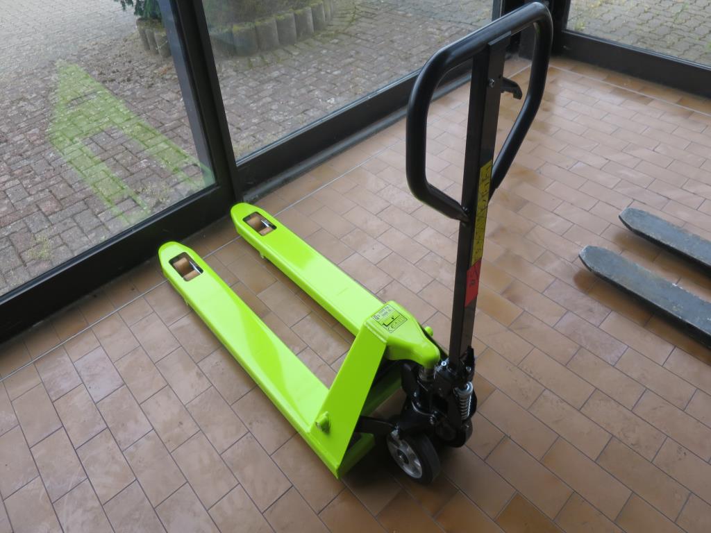 Used Pramac Q-Lifter Hand pallet truck for Sale (Auction Premium) | NetBid Industrial Auctions