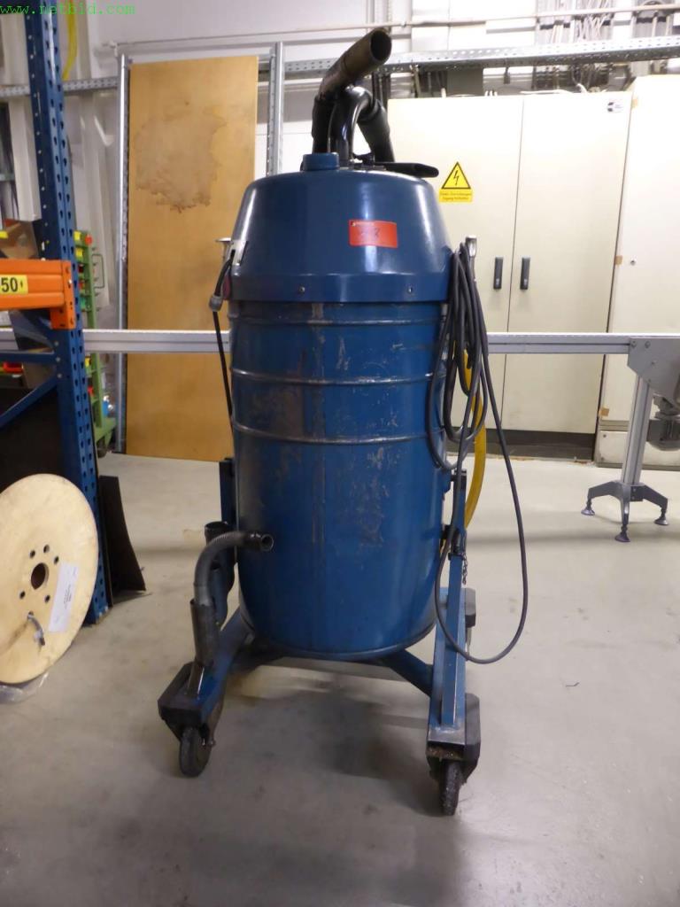 Used Ringer RI300-W21 Industrial vacuum cleaner for Sale (Auction Premium) | NetBid Industrial Auctions