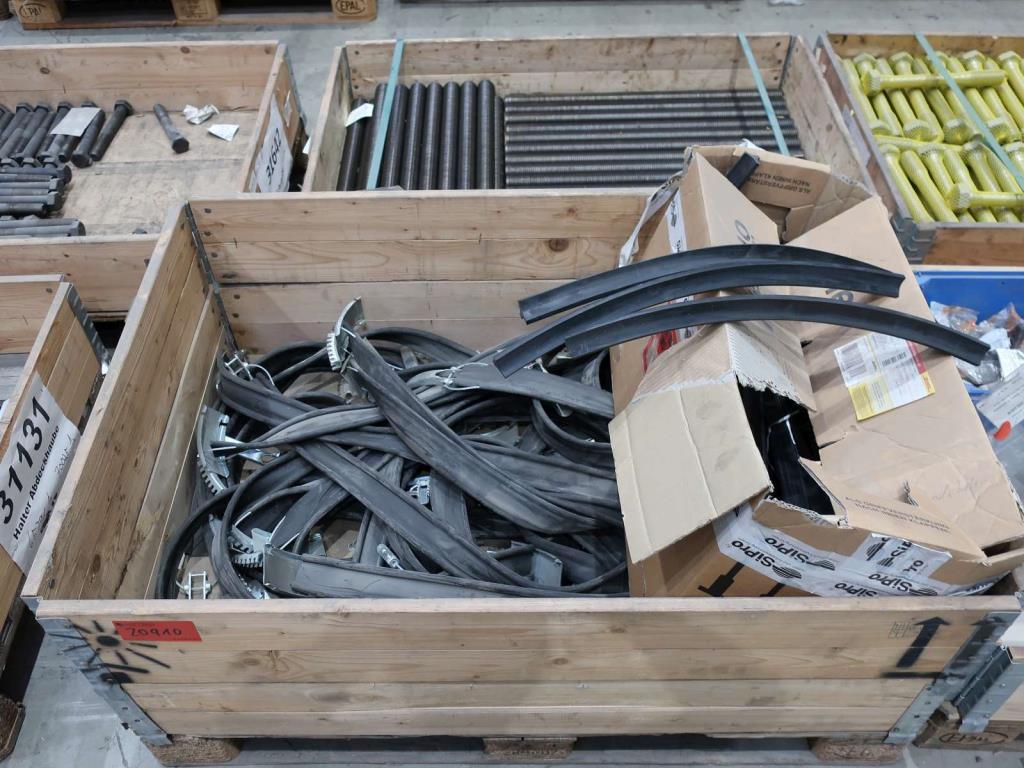 Used mixing pallet, tension belts for air guide hoses for Sale (Auction Premium) | NetBid Industrial Auctions