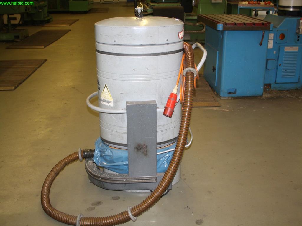 Used Nilfisk GB 726 industrial vacuum cleaner for Sale (Auction Premium) | NetBid Industrial Auctions