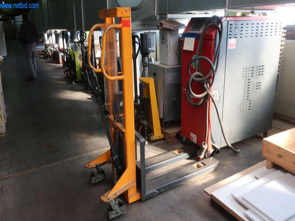 Used high-lift truck for Sale (Auction Premium) | NetBid Industrial Auctions