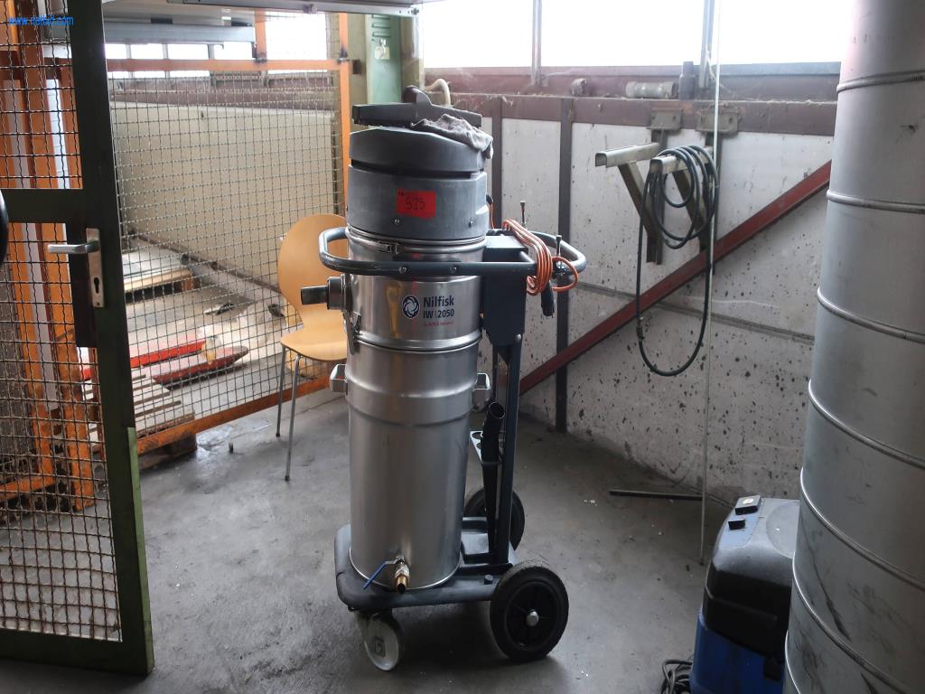 Used Nilfisk IW2050 Industrial vacuum cleaner for Sale (Trading Premium) | NetBid Industrial Auctions