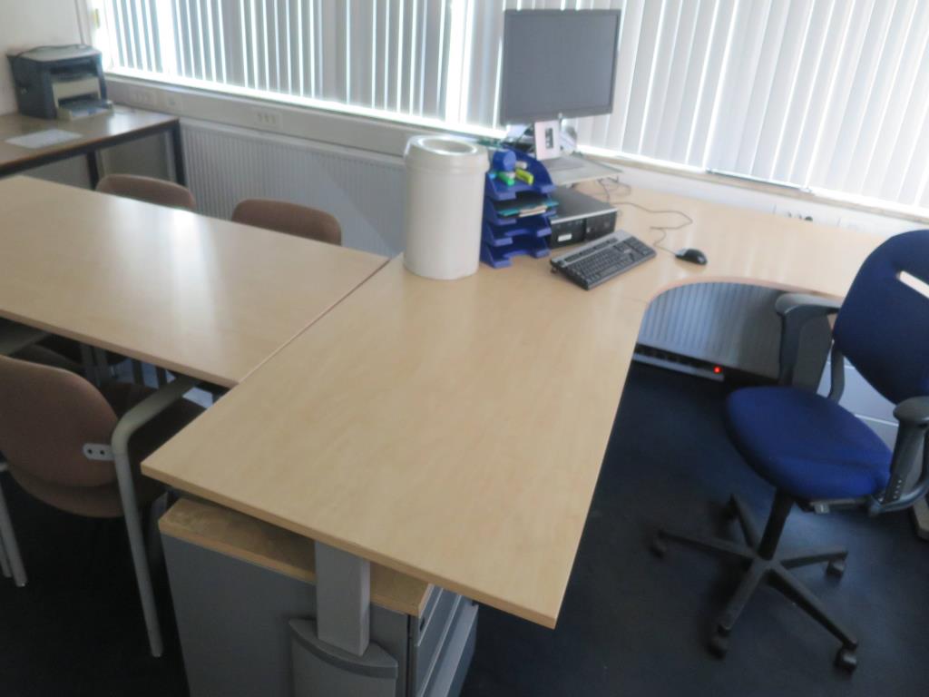 Used angular office desk combination for Sale (Auction Premium) | NetBid Industrial Auctions