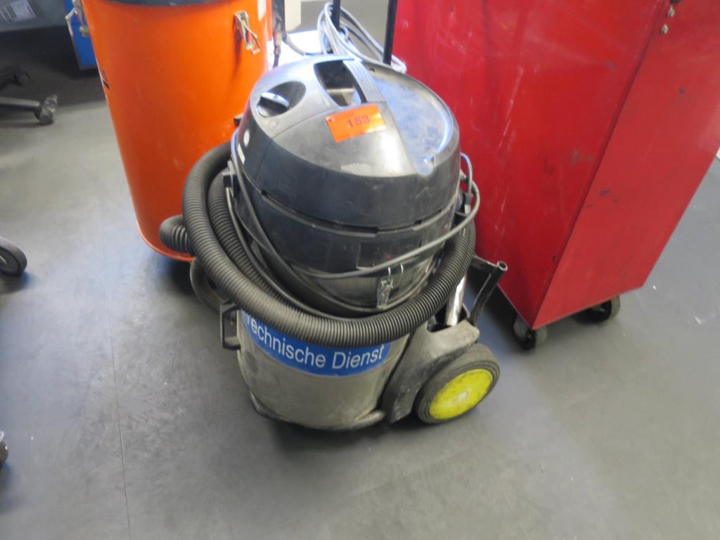 Used Kärcher NT702 industrial vacuum cleaner for Sale (Auction Premium) | NetBid Industrial Auctions