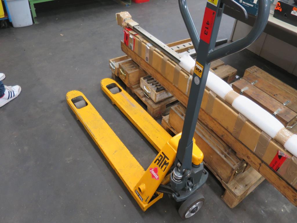 Used Jungheinrich pallet truck for Sale (Auction Premium) | NetBid Industrial Auctions