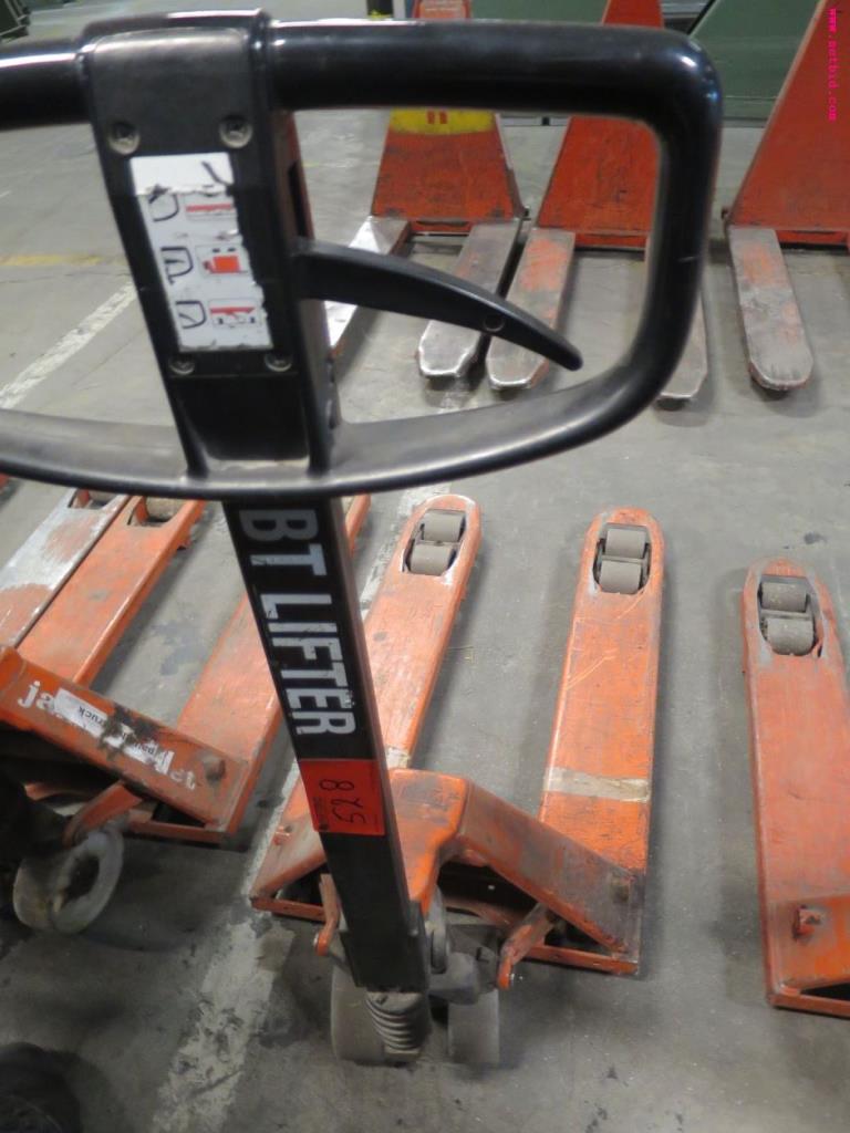 Used BT hand-guided pallet lift truck for Sale (Auction Premium) | NetBid Industrial Auctions