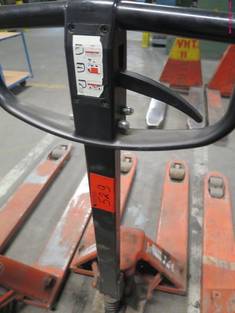 Used BT hand-guided pallet lift truck for Sale (Auction Premium) | NetBid Industrial Auctions