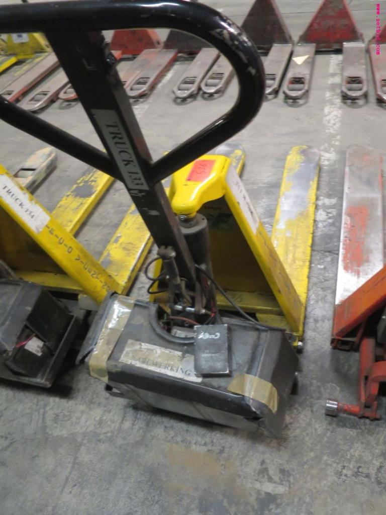 Used hand-guided pallet lift truck for Sale (Auction Premium) | NetBid Industrial Auctions