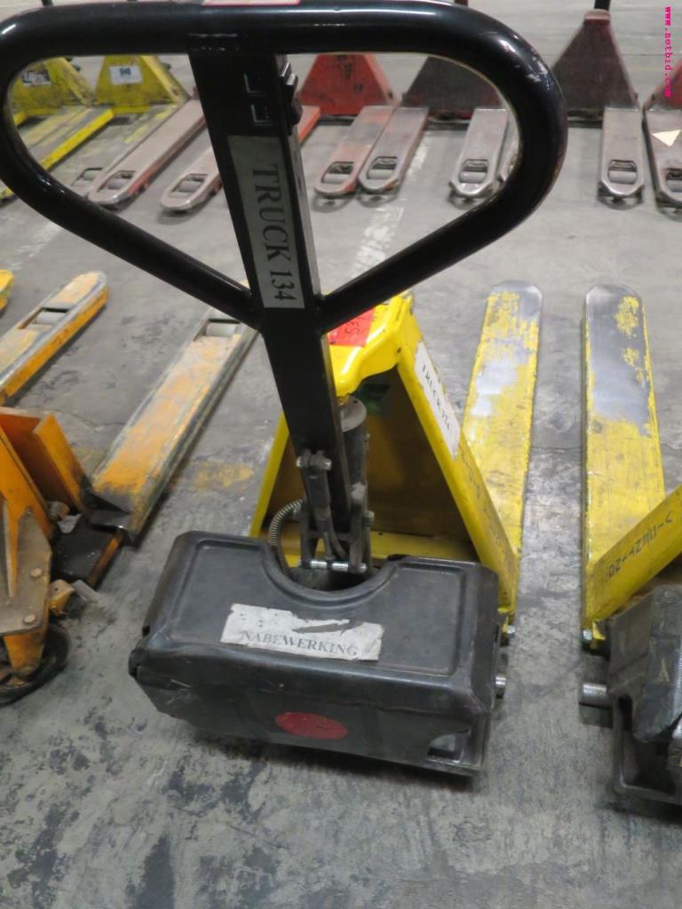 Used hand-guided pallet lift truck for Sale (Auction Premium) | NetBid Industrial Auctions