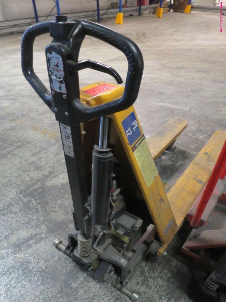 Used hand-guided pallet lift truck for Sale (Auction Premium) | NetBid Industrial Auctions