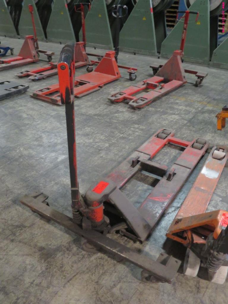 Used BT hand-guided pallet lift truck for Sale (Auction Premium) | NetBid Industrial Auctions